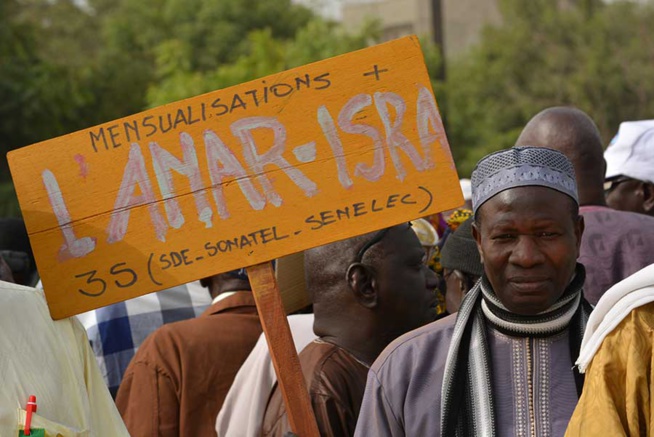 Pour la 1ère fois les Retraités du Sgl ont marché de la place de l'Obélisque à la Rts ce mercredi matin. Ils réclament leur traitement, les pensions Pour la 1ère fois les Retraités du Sgl ont marché de la place de l'Obélisque à la Rts ce mercredi matin. Ils réclament leur traitement, les pensions