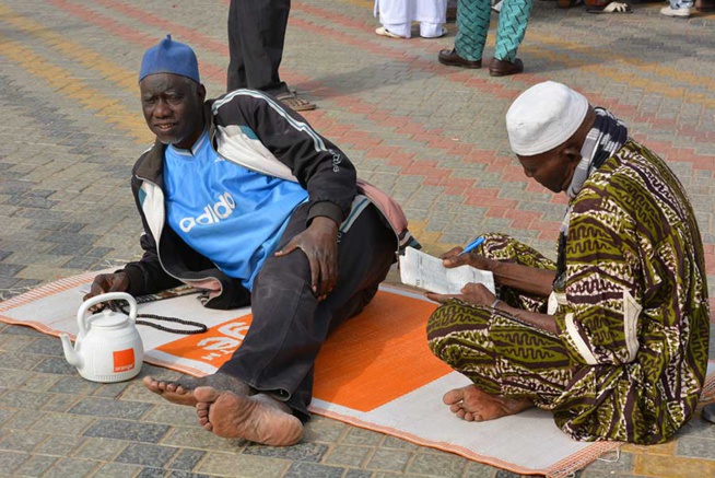 Pour la 1ère fois les Retraités du Sgl ont marché de la place de l'Obélisque à la Rts ce mercredi matin. Ils réclament leur traitement, les pensions Pour la 1ère fois les Retraités du Sgl ont marché de la place de l'Obélisque à la Rts ce mercredi matin. Ils réclament leur traitement, les pensions