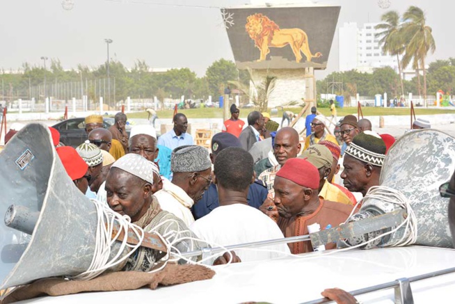 Pour la 1ère fois les Retraités du Sgl ont marché de la place de l'Obélisque à la Rts ce mercredi matin. Ils réclament leur traitement, les pensions Pour la 1ère fois les Retraités du Sgl ont marché de la place de l'Obélisque à la Rts ce mercredi matin. Ils réclament leur traitement, les pensions