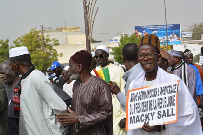 Pour la 1ère fois les Retraités du Sgl ont marché de la place de l'Obélisque à la Rts ce mercredi matin. Ils réclament leur traitement, les pensions Pour la 1ère fois les Retraités du Sgl ont marché de la place de l'Obélisque à la Rts ce mercredi matin. Ils réclament leur traitement, les pensions
