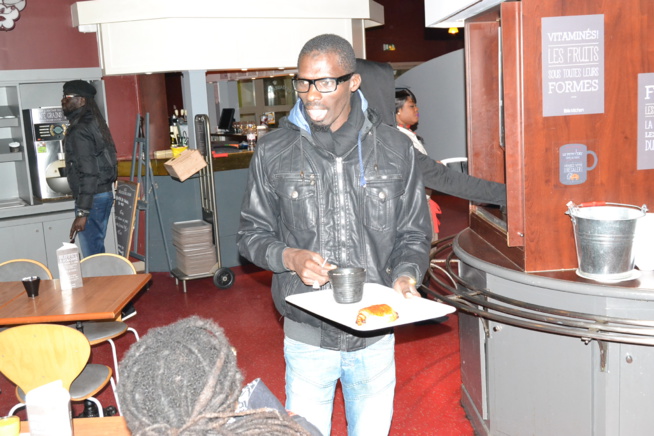 L'arrivée de Viviane Chidid et le Djoloff band à l'aéroport d'Orly Sud pour la soirée du 31 décembre au Palais des Congrés de Montreuil. L'arrivée de Viviane Chidid et le Djoloff band à l'aéroport d'Orly Sud pour la soirée du 31 décembre au Palais des Congrés de Montreuil.