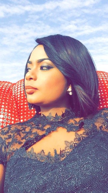 Merry Bey Diouf, dans toute sa splendeur sur le Plateau « Spécial » fin d’année 2016 de Yeewuleen dans une belle robe noir moulante Merry Bey Diouf, dans toute sa splendeur sur le Plateau « Spécial » fin d’année 2016 de Yeewuleen dans une belle robe noir moulante