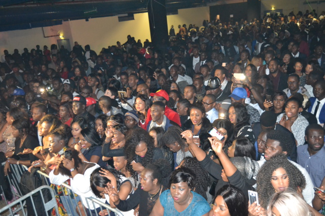 ST SYLVESTRE: Papa Ndiaye Thiopet met le feu devant les 2000 places du Palais des Congrés de Montreuil. ST SYLVESTRE: Papa Ndiaye Thiopet met le feu devant les 2000 places du Palais des Congrés de Montreuil.