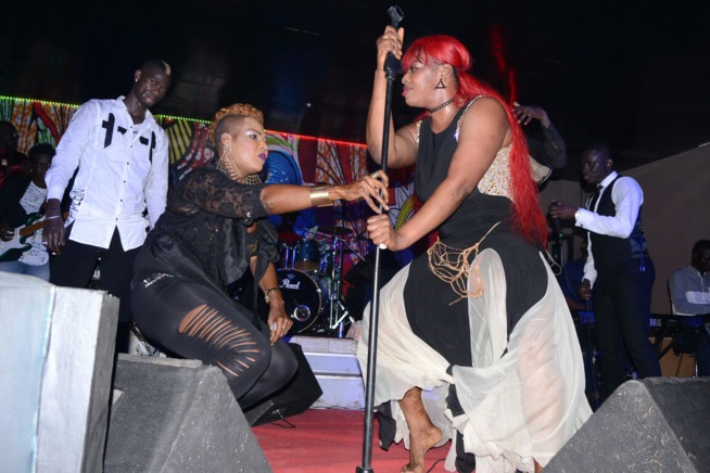 ST SYLVESTRE: Pape Diouf boucle 2016 dans la chaleur du SARABA avec un publique surexcité. ST SYLVESTRE: Pape Diouf boucle 2016 dans la chaleur du SARABA avec un publique surexcité.