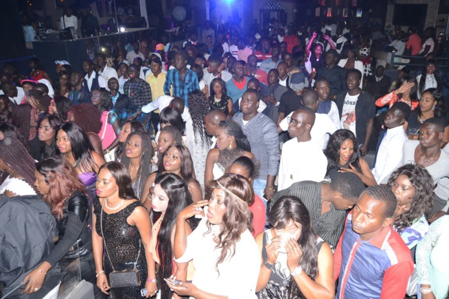 ST SYLVESTRE: Pape Diouf boucle 2016 dans la chaleur du SARABA avec un publique surexcité. ST SYLVESTRE: Pape Diouf boucle 2016 dans la chaleur du SARABA avec un publique surexcité.