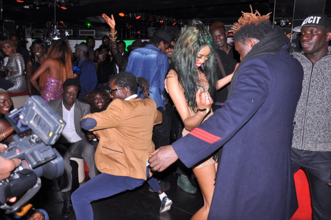 1er JANVIER: Rakhass TITAN, Pape Ndiaye Thiopet dans une torride ambiance envoie les Sénégalais de Paris aux AS. Regardez zt No Coment/ 1er JANVIER: Rakhass TITAN, Pape Ndiaye Thiopet dans une torride ambiance envoie les Sénégalais de Paris aux AS. Regardez zt No Coment/