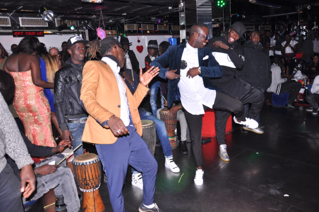 1er JANVIER: Rakhass TITAN, Pape Ndiaye Thiopet dans une torride ambiance envoie les Sénégalais de Paris aux AS. Regardez zt No Coment/