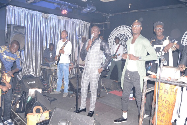 02 JANVIER 2017, Pape Diouf redoutable sur scène au Baramundi. Regardez 02 JANVIER 2017, Pape Diouf redoutable sur scène au Baramundi. Regardez