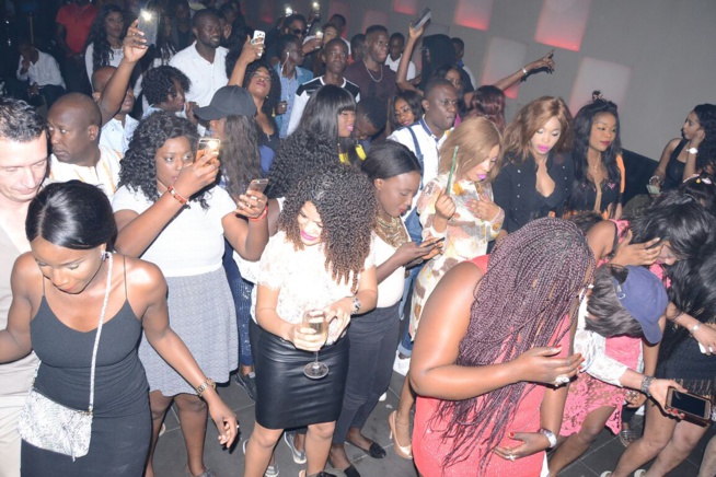 02 JANVIER 2017, Pape Diouf redoutable sur scène au Baramundi. Regardez 02 JANVIER 2017, Pape Diouf redoutable sur scène au Baramundi. Regardez