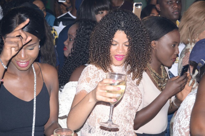 02 JANVIER 2017, Pape Diouf redoutable sur scène au Baramundi. Regardez 02 JANVIER 2017, Pape Diouf redoutable sur scène au Baramundi. Regardez