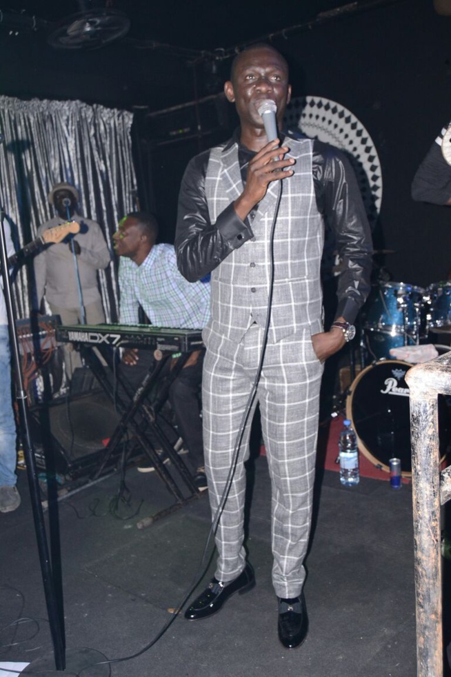 02 JANVIER 2017, Pape Diouf redoutable sur scène au Baramundi. Regardez 02 JANVIER 2017, Pape Diouf redoutable sur scène au Baramundi. Regardez