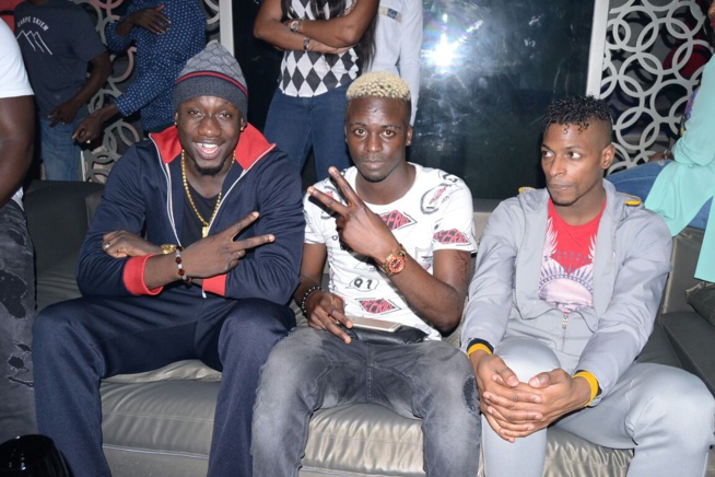 02 JANVIER 2017, Pape Diouf redoutable sur scène au Baramundi. Regardez 02 JANVIER 2017, Pape Diouf redoutable sur scène au Baramundi. Regardez