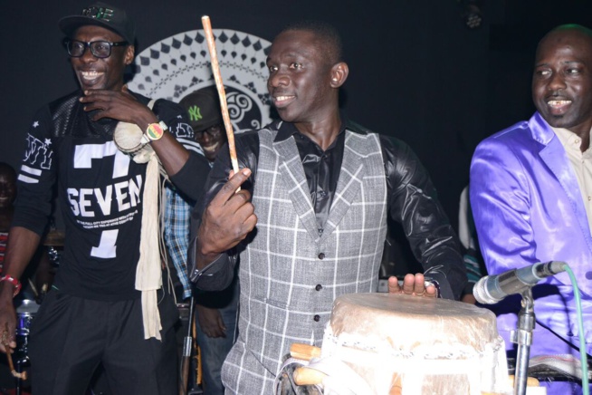 02 JANVIER 2017, Pape Diouf redoutable sur scène au Baramundi. Regardez 02 JANVIER 2017, Pape Diouf redoutable sur scène au Baramundi. Regardez