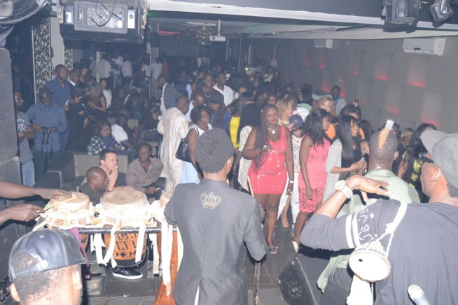 02 JANVIER 2017, Pape Diouf redoutable sur scène au Baramundi. Regardez 02 JANVIER 2017, Pape Diouf redoutable sur scène au Baramundi. Regardez