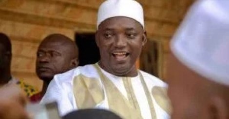 Adama Barrow: "Jammeh n’a pas bougé, il est toujours en Gambie" Adama Barrow: "Jammeh n’a pas bougé, il est toujours en Gambie"