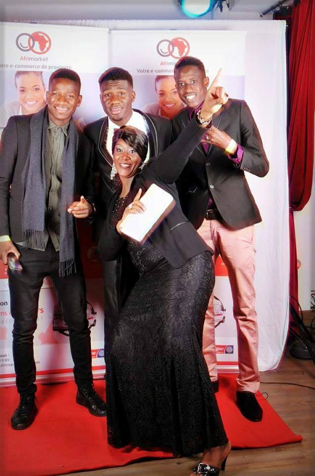 Soirée de l'Excellence des Sénégalais de l'extérieurs le jour de Noël par le Président Cheikhouna Sy Soirée de l'Excellence des Sénégalais de l'extérieurs le jour de Noël par le Président Cheikhouna Sy