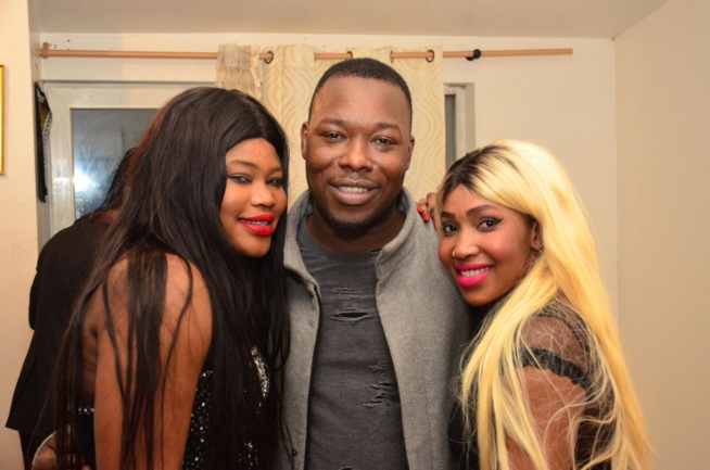 La danseuse de Paris Nguéweul Mbaye souffle une bougies de plus. Regardez la fête. La danseuse de Paris Nguéweul Mbaye souffle une bougies de plus. Regardez la fête.