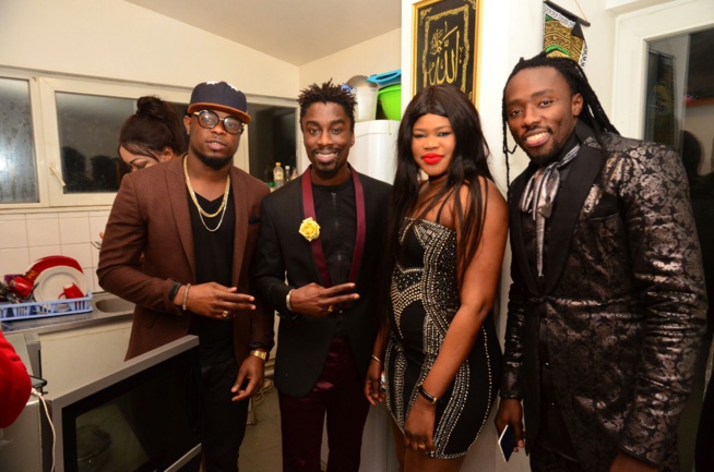 La danseuse de Paris Nguéweul Mbaye souffle une bougies de plus. Regardez la fête. La danseuse de Paris Nguéweul Mbaye souffle une bougies de plus. Regardez la fête.