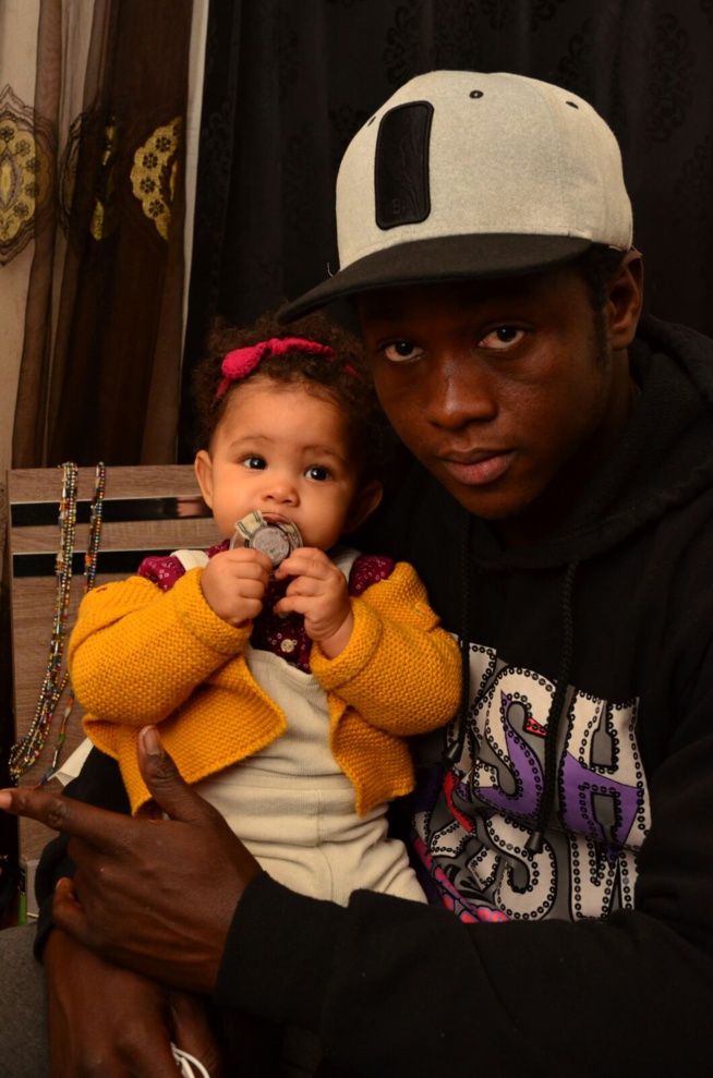 La danseuse de Paris Nguéweul Mbaye souffle une bougies de plus. Regardez la fête. La danseuse de Paris Nguéweul Mbaye souffle une bougies de plus. Regardez la fête.