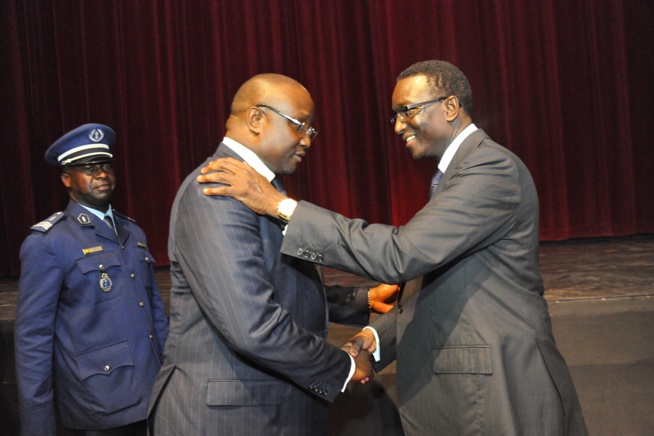 Amadou Bâ remet l'Ordre National du Lion à son frère Mouhammadou Makhtar Cissé