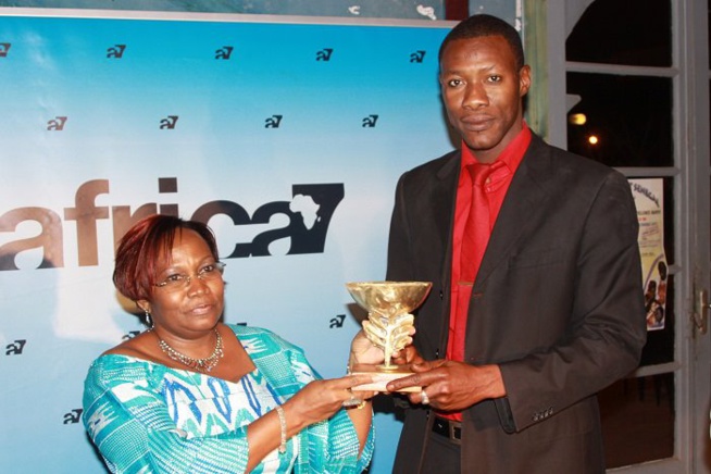 Calebasse de l'excellence, où Calebasse d'insolence? Pape Amadou Mbodj dans quels critères sont décernés ses trophées. Calebasse de l'excellence, où Calebasse d'insolence? Pape Amadou Mbodj dans quels critères sont décernés ses trophées.