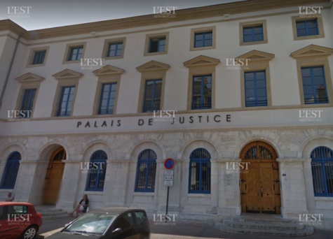 IL BRÛLE SON FILS POUR LE PUNIR D'AVOIR EMBRASSÉ UNE FILLE IL BRÛLE SON FILS POUR LE PUNIR D'AVOIR EMBRASSÉ UNE FILLE
