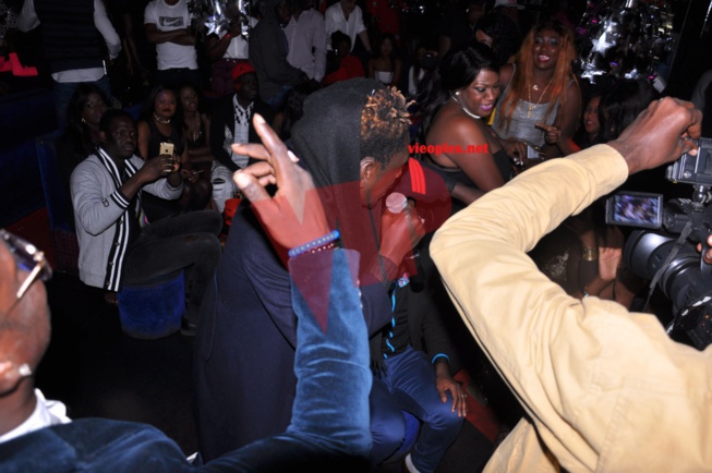 VIDEO: Béte de scène, Papa Ndiaye Thiopet met le feu au TITAN DE PARIS.REGARDEZ VIDEO: Béte de scène, Papa Ndiaye Thiopet met le feu au TITAN DE PARIS.REGARDEZ