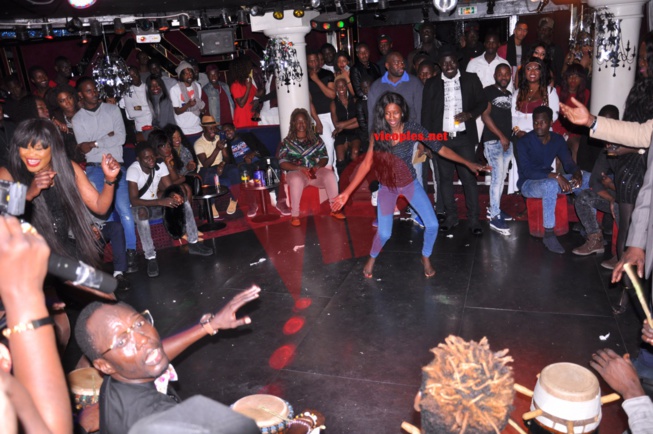 VIDEO: Béte de scène, Papa Ndiaye Thiopet met le feu au TITAN DE PARIS.REGARDEZ VIDEO: Béte de scène, Papa Ndiaye Thiopet met le feu au TITAN DE PARIS.REGARDEZ