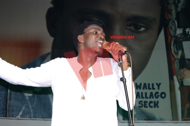 En image Waly Seck au Penc Mi, l'ambiance était au rendez-vous. Regardez