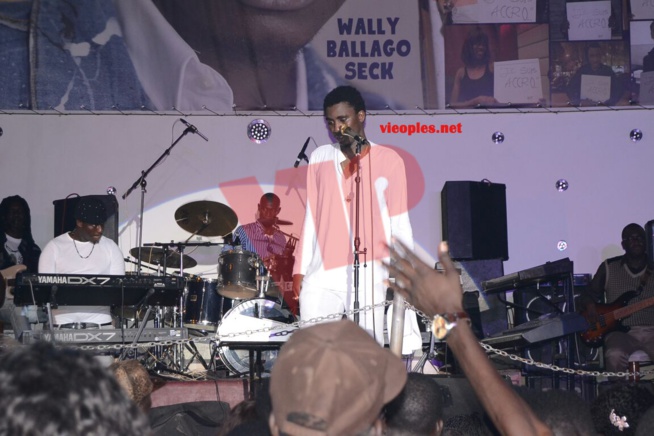 En image Waly Seck au Penc Mi, l'ambiance était au rendez-vous. Regardez