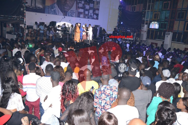 En image Waly Seck au Penc Mi, l'ambiance était au rendez-vous. Regardez
