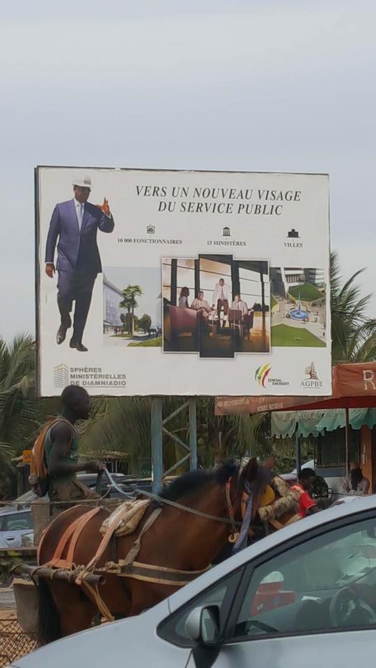 Propagande avec son image à Dakar : Macky Sall se fâche et recadre ses DG et ministres "troubadours" Propagande avec son image à Dakar : Macky Sall se fâche et recadre ses DG et ministres "troubadours"