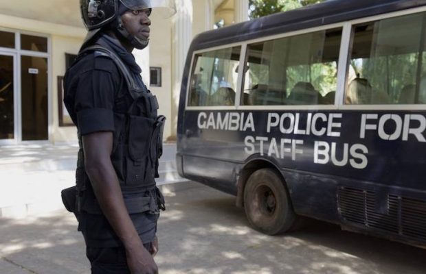 GAMBIE : Yaya Jammeh expulse tous les journalistes sénégalais GAMBIE : Yaya Jammeh expulse tous les journalistes sénégalais