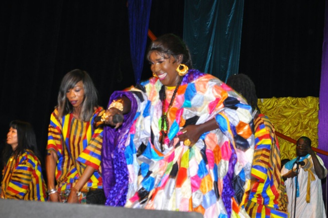 En images Ndiolé Fait vibré le Théâtre national Daniel Sorano avec ses Guest star. En images Ndiolé Fait vibré le Théâtre national Daniel Sorano avec ses Guest star.