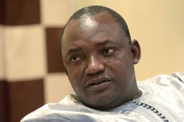 Mise au point du président élu Adama Barrow sur la situation en Gambie: «Il n’est ni conforme à la loi ni au bon sens que le droit du vainqueur soit suspendu jusqu’à ce qu’un recours électoral soit tranché» Mise au point du président élu Adama Barrow sur la situation en Gambie: «Il n’est ni conforme à la loi ni au bon sens que le droit du vainqueur soit suspendu jusqu’à ce qu’un recours électoral soit tranché»
