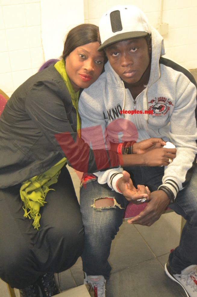 Ndeye Gueye: je ne badine pas avec mon amoureux Papa "boy djiné"en mode collée serrée à Paris Ndeye Gueye: je ne badine pas avec mon amoureux Papa "boy djiné"en mode collée serrée à Paris