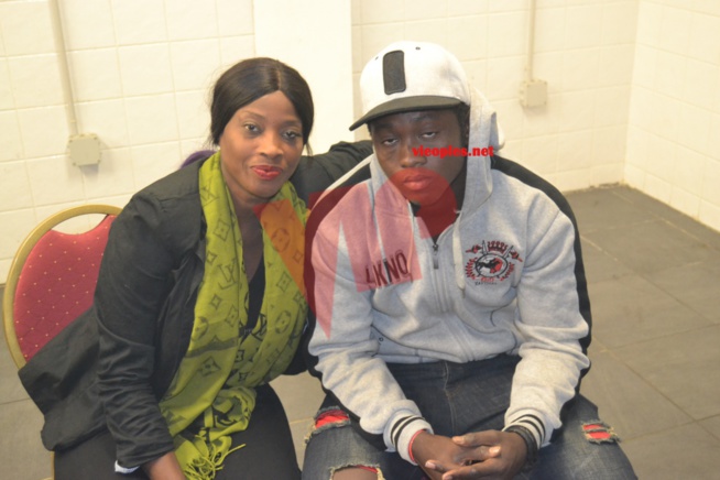 Ndeye Gueye: je ne badine pas avec mon amoureux Papa "boy djiné"en mode collée serrée à Paris Ndeye Gueye: je ne badine pas avec mon amoureux Papa "boy djiné"en mode collée serrée à Paris