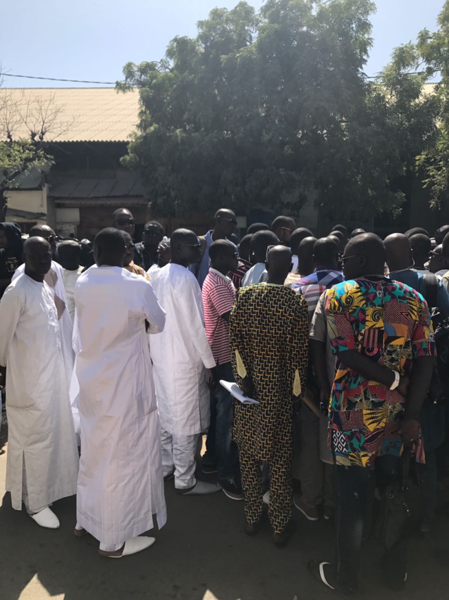 Marche: Les transitaires en colère contre le chef de subdivision des douanes de Mole 2 Ahmadou lamine Sarr. Marche: Les transitaires en colère contre le chef de subdivision des douanes de Mole 2 Ahmadou lamine Sarr.