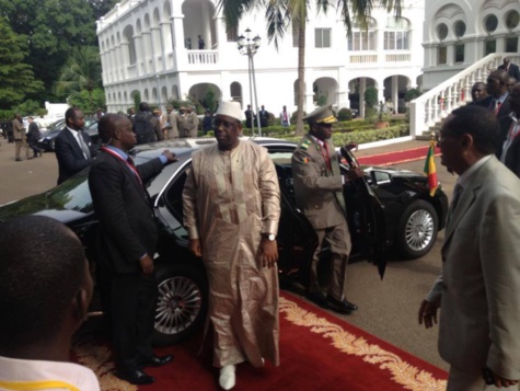 Accueilli en grande pompe: Macky Sall "offre" 60 millions FCfa aux Sénégalais du Mali Accueilli en grande pompe: Macky Sall "offre" 60 millions FCfa aux Sénégalais du Mali