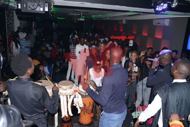 Le Baramundi dans la chaleur de la victoire des Lions avec Pape Diouf redoutable et dynamique avec la génération consciente. Le Baramundi dans la chaleur de la victoire des Lions avec Pape Diouf redoutable et dynamique avec la génération consciente.