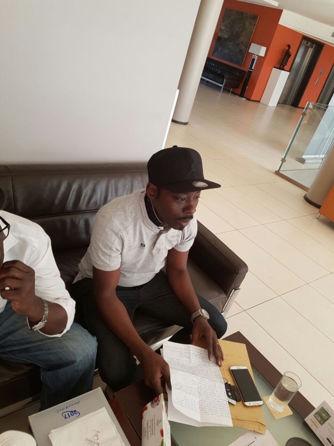 Préparatif du 04 Fevrier au Grand Théatre, Assane Ndiaye, son manager, le directeur artistique Papis Niang en réunion technique avec Dj Boubs. Préparatif du 04 Fevrier au Grand Théatre, Assane Ndiaye, son manager, le directeur artistique Papis Niang en réunion technique avec Dj Boubs.