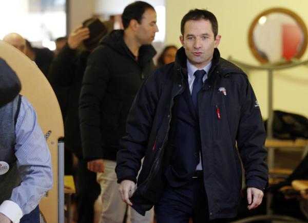 Primaire de gauche en France : la “surprise” Hamon affrontera Valls au second tour