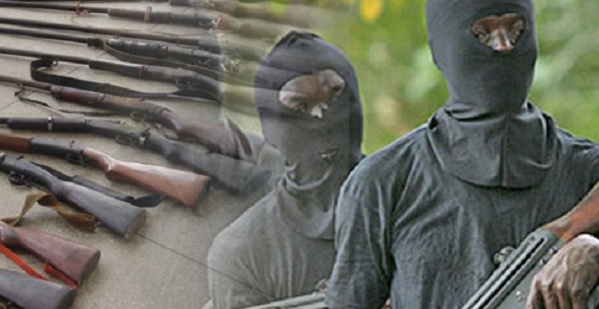 Braquage de banque à Yeumbeul: Des malfrats emportent 111 millions et tirent sur des policiers Braquage de banque à Yeumbeul: Des malfrats emportent 111 millions et tirent sur des policiers