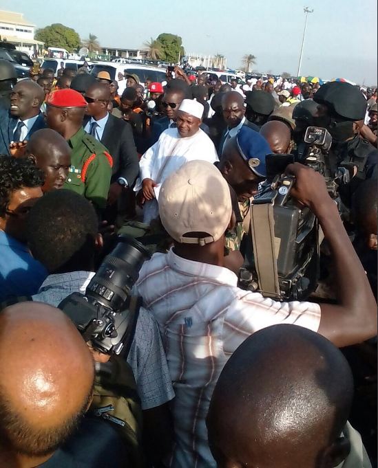 Les images de l’accueil du président Adama Barrow à Banjul Les images de l’accueil du président Adama Barrow à Banjul