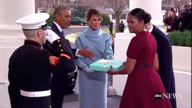 Que contenait le paquet offert par Melania Trump à Michelle Obama? Que contenait le paquet offert par Melania Trump à Michelle Obama?