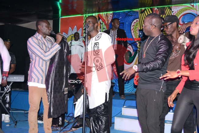 60 IMAGES: Pape Diouf et sa génération consciente au Bloowy pour encourager les lions après leur élimination à la CAN. 60 IMAGES: Pape Diouf et sa génération consciente au Bloowy pour encourager les lions après leur élimination à la CAN.