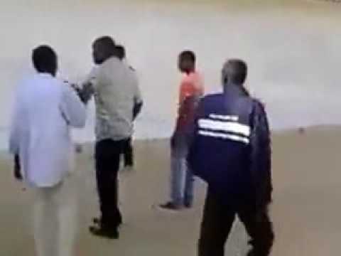 BAGARRE : journalistes sénégalais et camerounais se cognent BAGARRE : journalistes sénégalais et camerounais se cognent