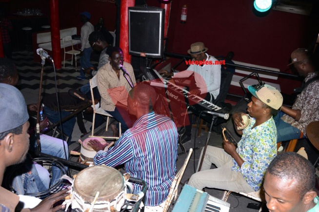 Dernier virage avant le 04 février au grand théâtre, Assane ndiaye dans les préparatifs de son anniversaire qui réunira Thione, Waly Seck, Youssou Ndour, Pape Diouf sur une même scène. Dernier virage avant le 04 février au grand théâtre, Assane ndiaye dans les préparatifs de son anniversaire qui réunira Thione, Waly Seck, Youssou Ndour, Pape Diouf sur une même scène.