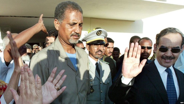 Mauritanie: Le journaliste Cheikh Baye Ould Mohamed qui avait lancé sa chaussure sur un ministre libéré Mauritanie: Le journaliste Cheikh Baye Ould Mohamed qui avait lancé sa chaussure sur un ministre libéré