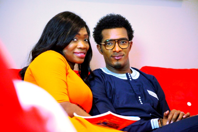 Mamy Mbaye de l'ex groupe Alif nous réapparaît avec l'animateur de la 2stv Mo Seck. Que se passent t-ils entre eux? Mamy Mbaye de l'ex groupe Alif nous réapparaît avec l'animateur de la 2stv Mo Seck. Que se passent t-ils entre eux?